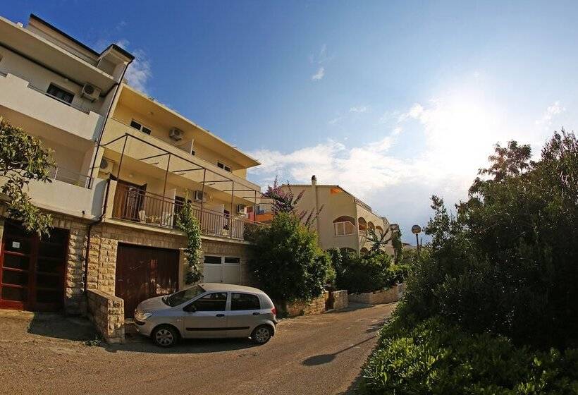 Apartments And Rooms Zvjezdana