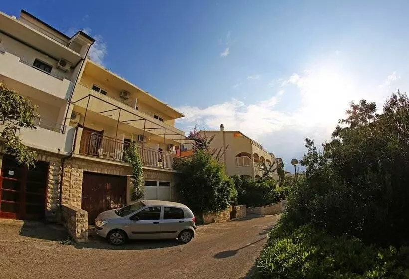 Apartments And Rooms Zvjezdana