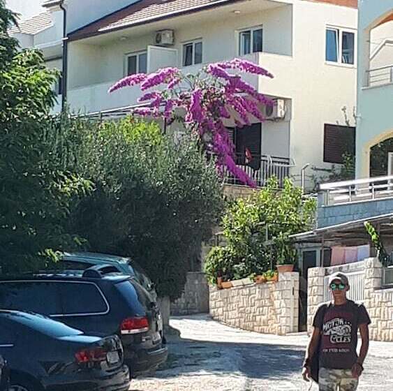 Apartments And Rooms Zvjezdana