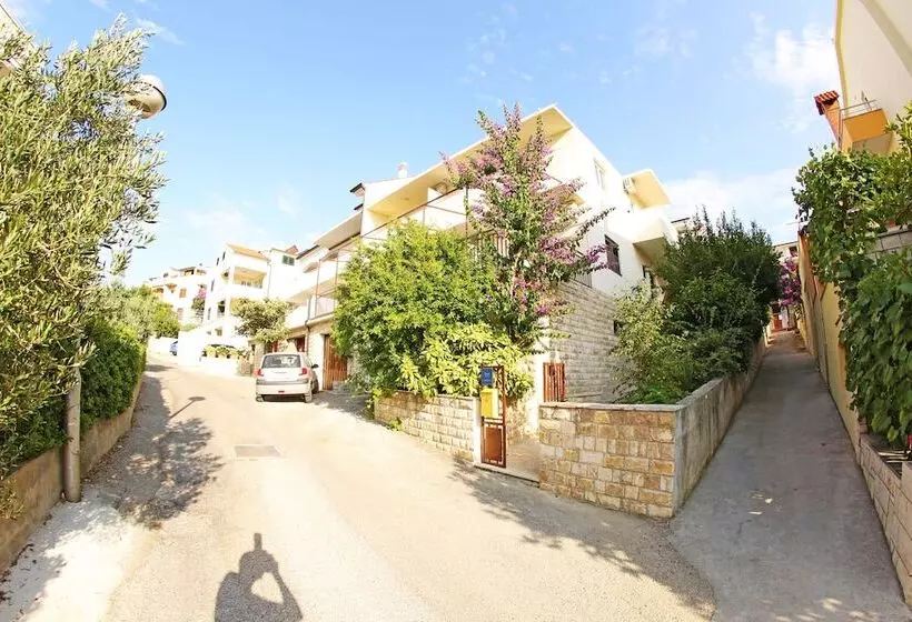 Apartments And Rooms Zvjezdana