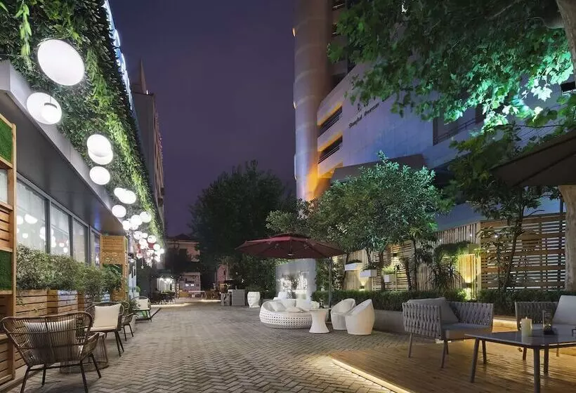 Hotelli Campanile Shanghai Jing An