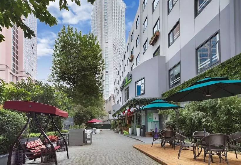 Hotelli Campanile Shanghai Jing An