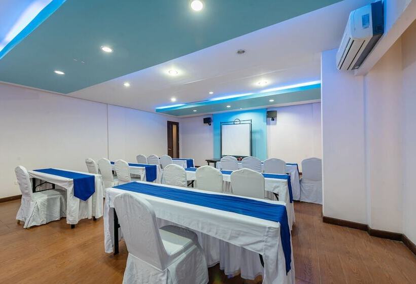 فندق Capital O 176 Bliss