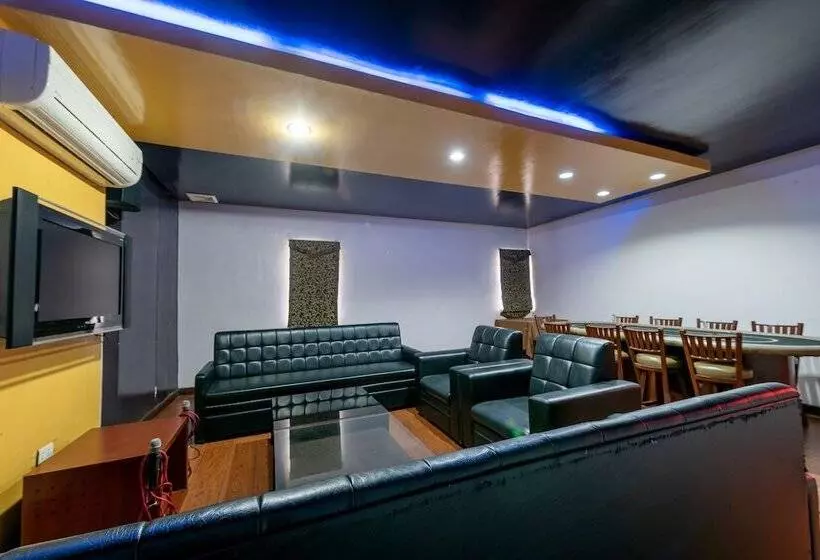 ホテル Capital O 176 Bliss