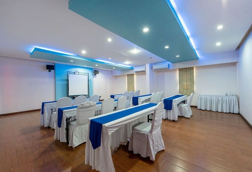 فندق Capital O 176 Bliss