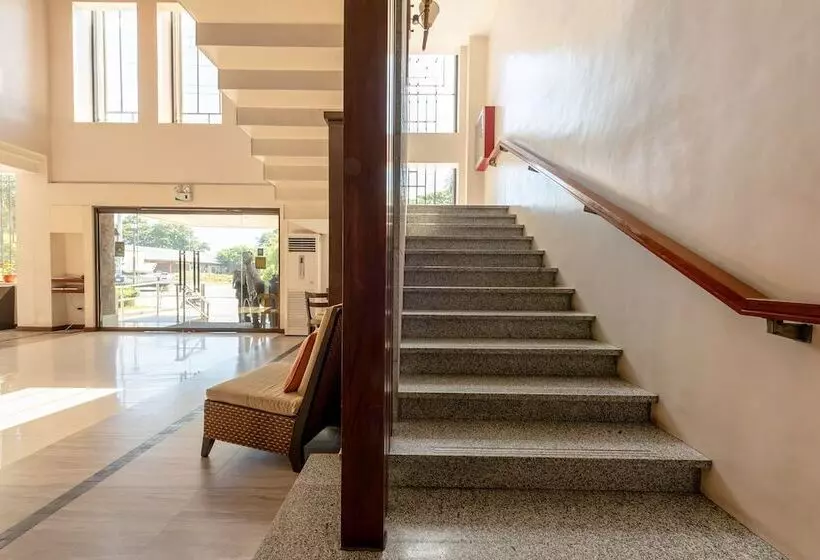 ホテル Capital O 176 Bliss