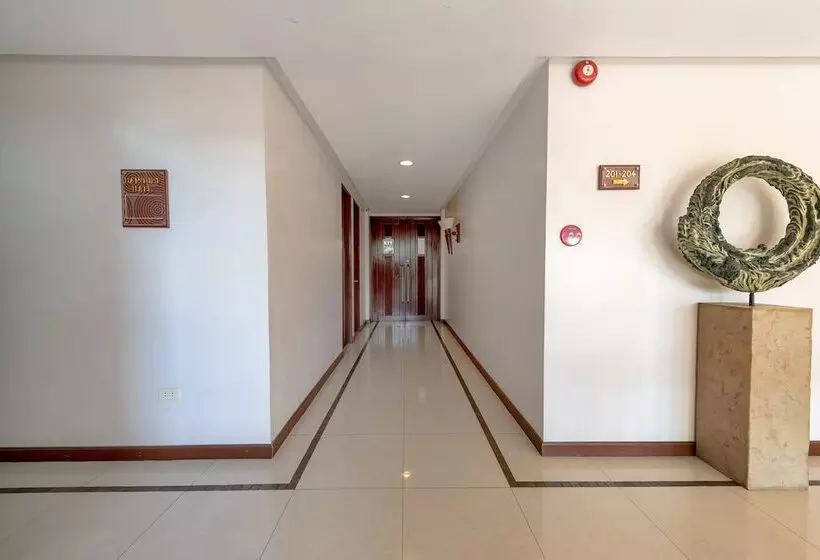 ホテル Capital O 176 Bliss