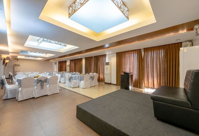 فندق Capital O 176 Bliss