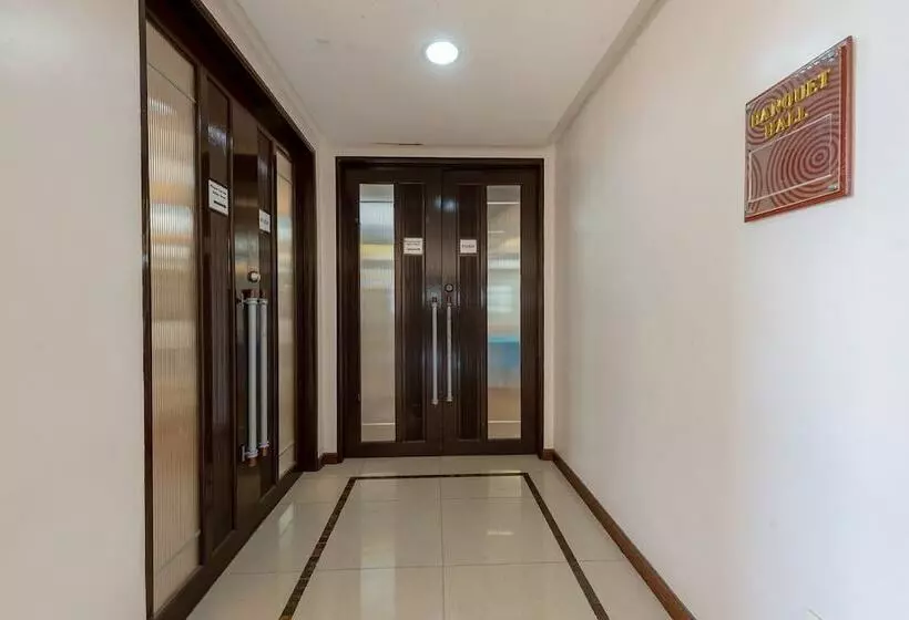 ホテル Capital O 176 Bliss