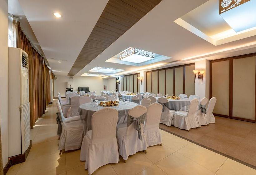 فندق Capital O 176 Bliss