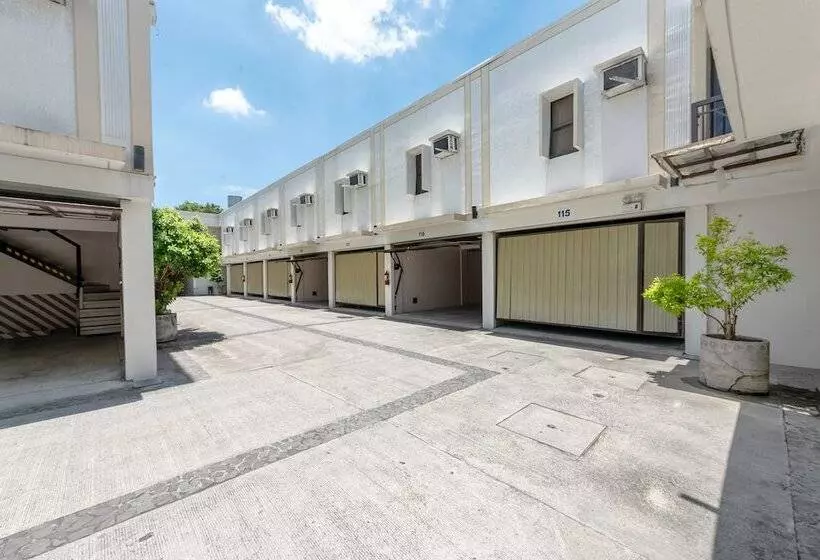 ホテル Capital O 176 Bliss