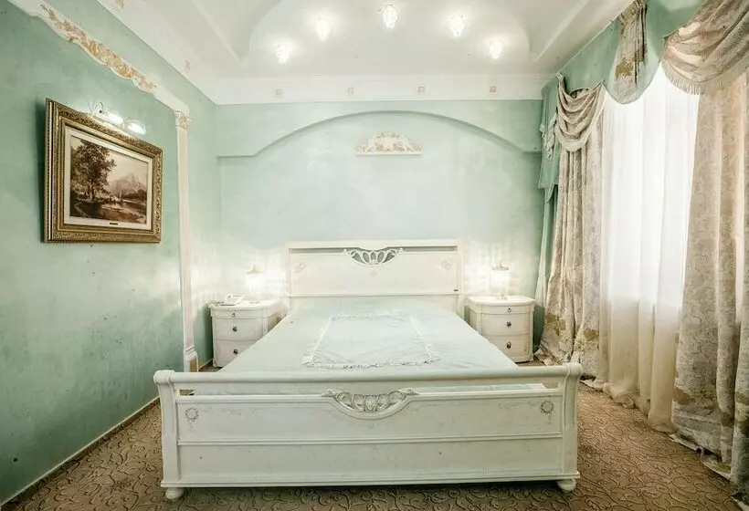 هتل Dombay Palace