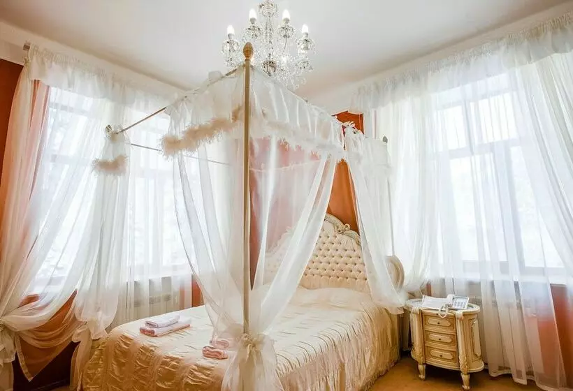 هتل Dombay Palace