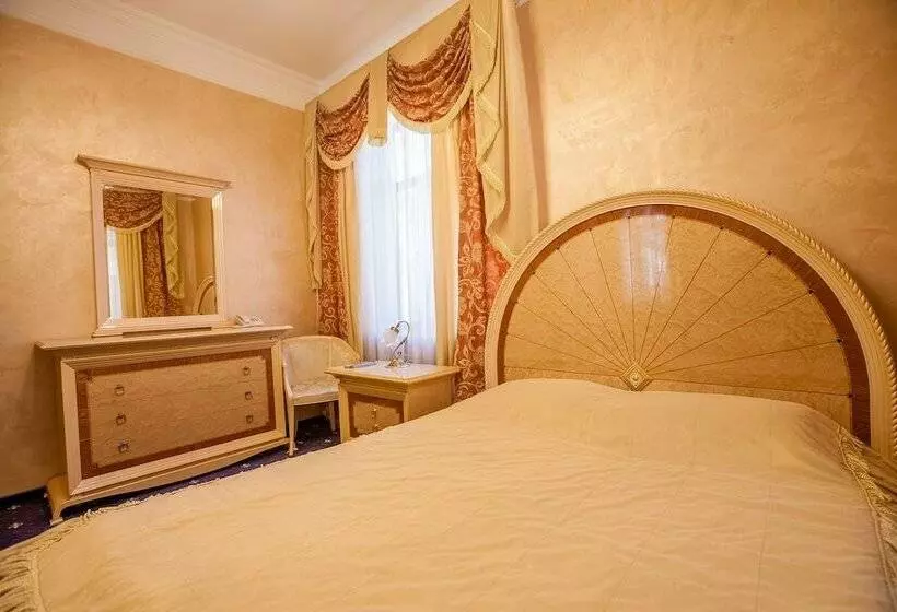 هتل Dombay Palace