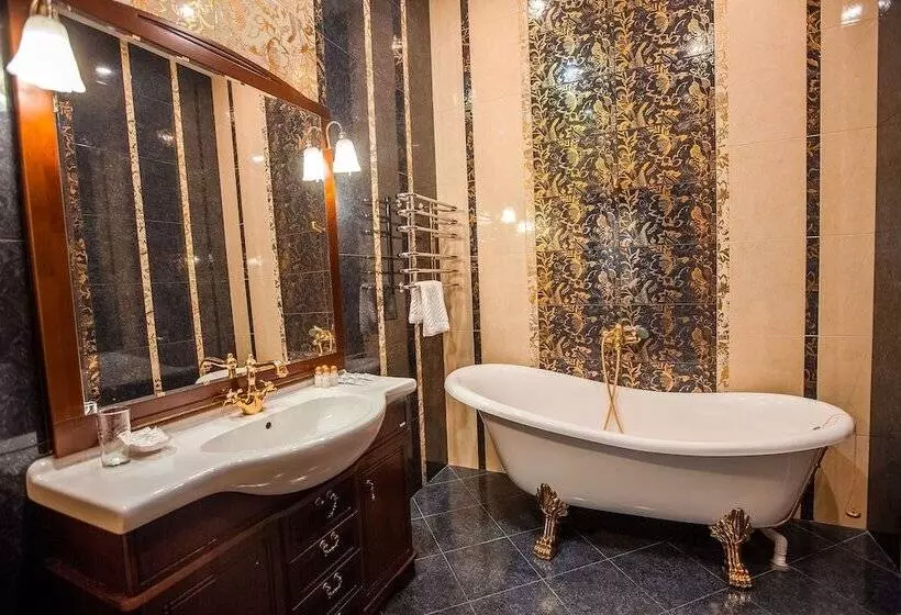 هتل Dombay Palace