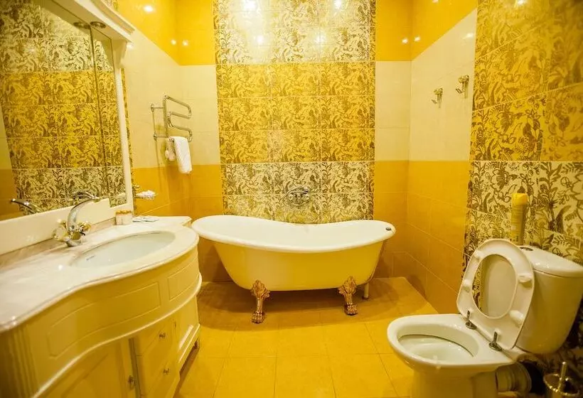 هتل Dombay Palace