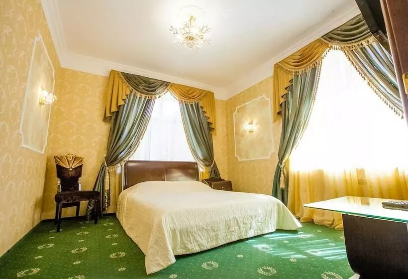 هتل Dombay Palace