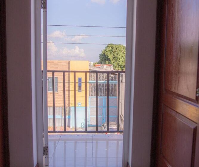 فندق Windsor Plaza