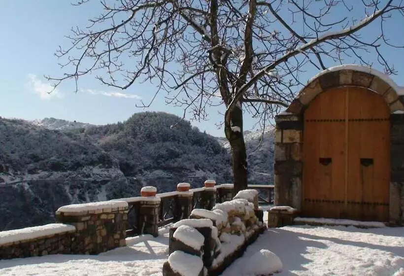 Majatalo Agnantio Studios & Suites