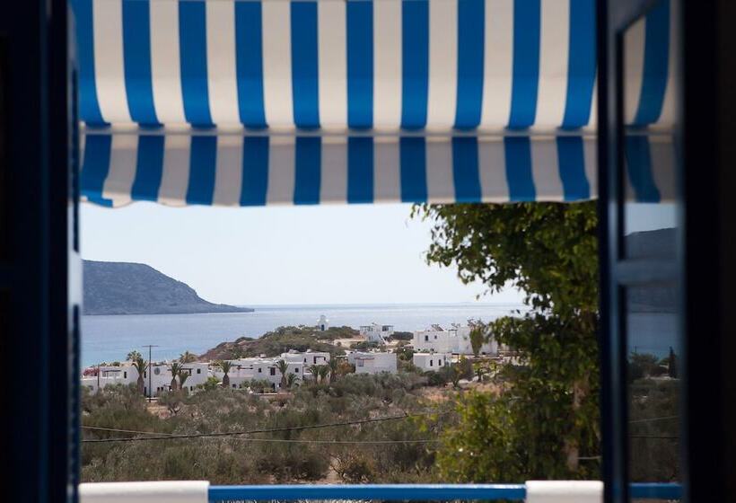 Vardes Hotel Studios