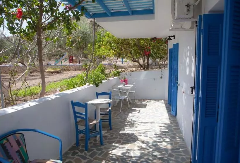 Vardes Hotel Studios