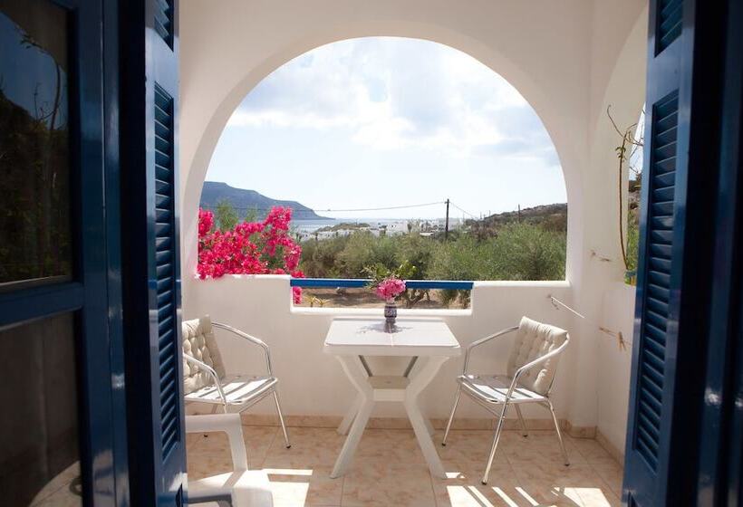 Vardes Hotel Studios