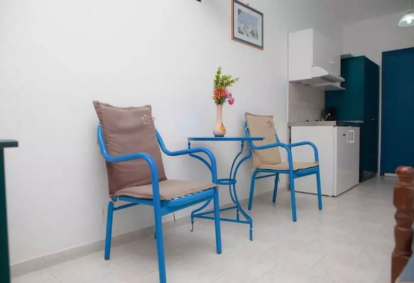 Vardes Hotel Studios