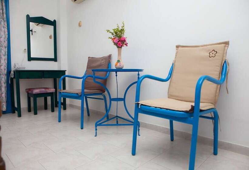 Vardes Hotel Studios