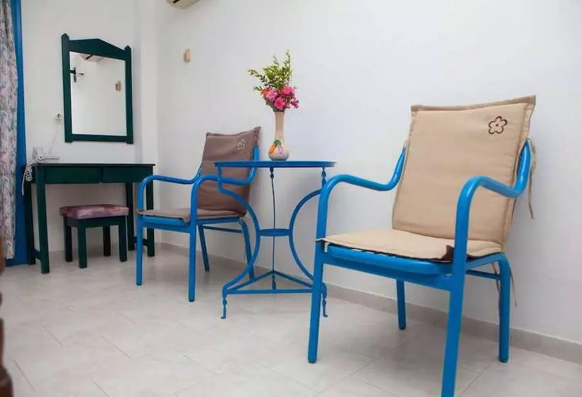 Vardes Hotel Studios