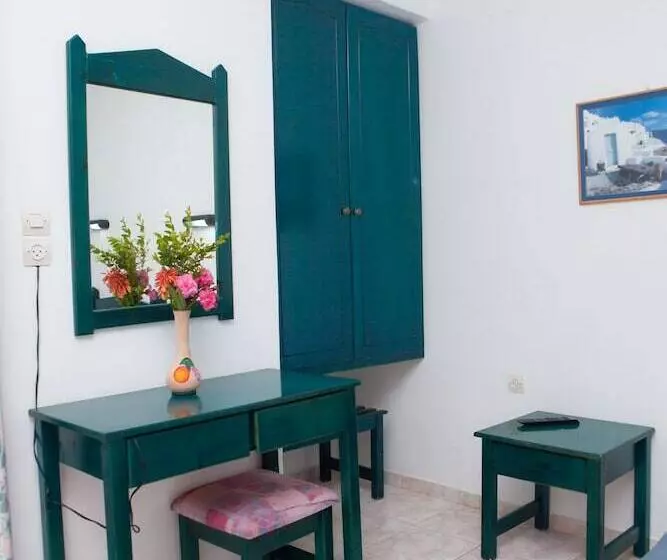 Vardes Hotel Studios