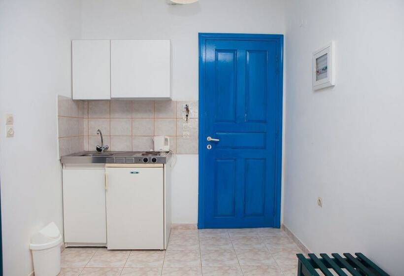 Vardes Hotel Studios