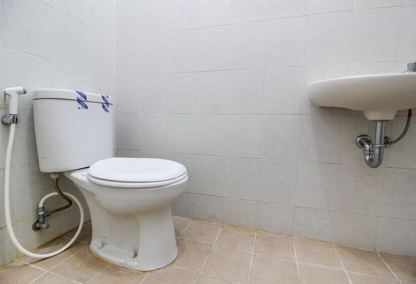 בית מלון כפרי Reddoorz Plus Near Alun Alun Selatan