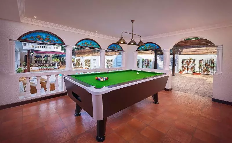 Hotelli Ziva Suites   A Boutique