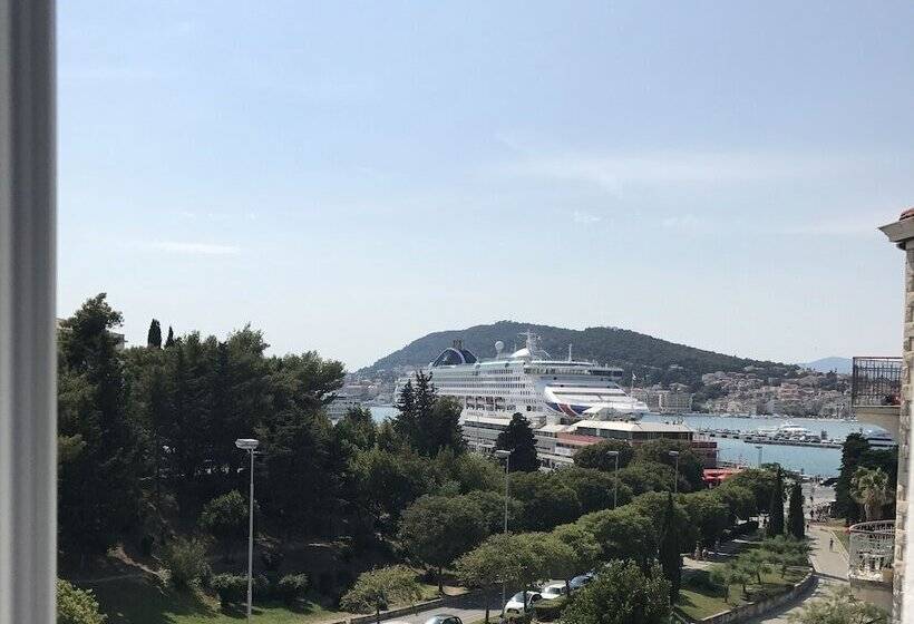 پانسیون Dream Luxury Rooms