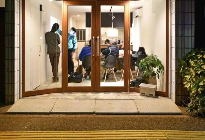 Tomarigi Hostel Cafe Bar