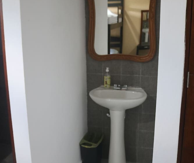 Szálló Hostal Tunich Naj &