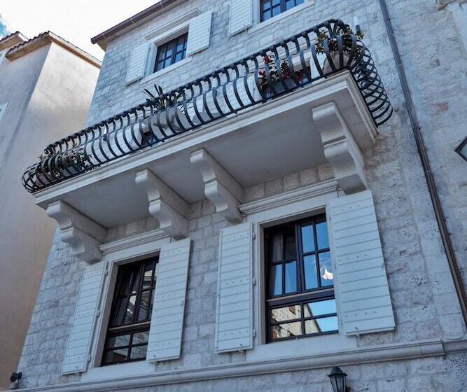 تختخواب و صبحانه Villa Luna Trogir