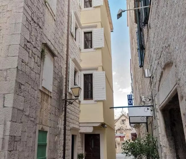 تختخواب و صبحانه Villa Luna Trogir
