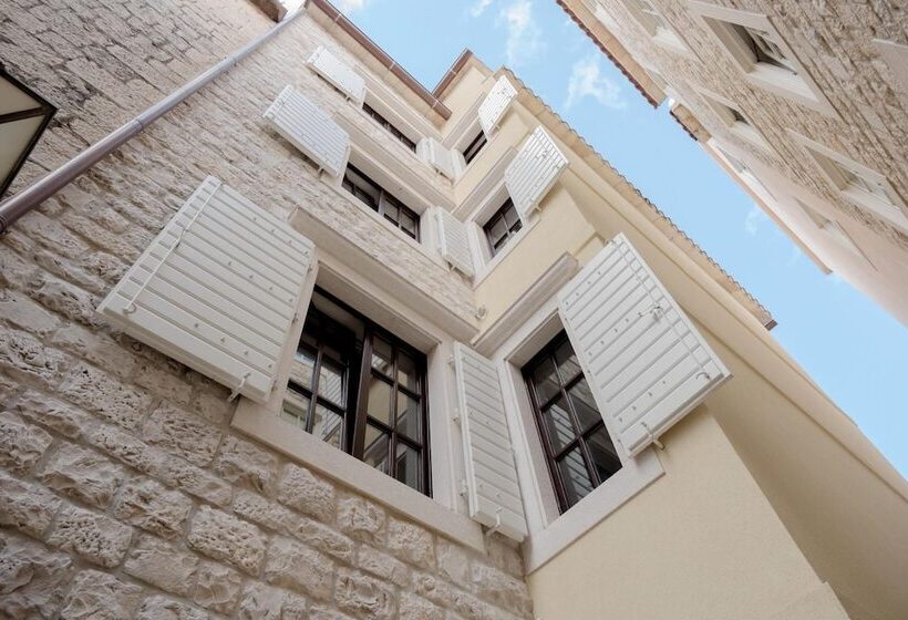 تختخواب و صبحانه Villa Luna Trogir
