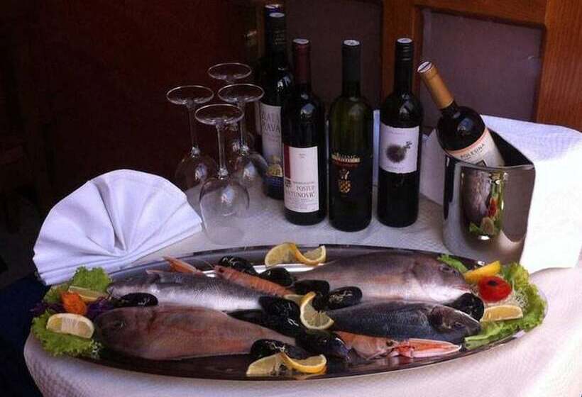 تختخواب و صبحانه Villa Luna Trogir