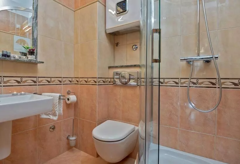تختخواب و صبحانه Villa Luna Trogir