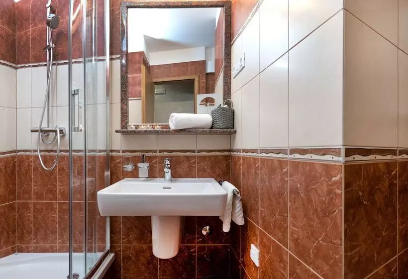 تختخواب و صبحانه Villa Luna Trogir