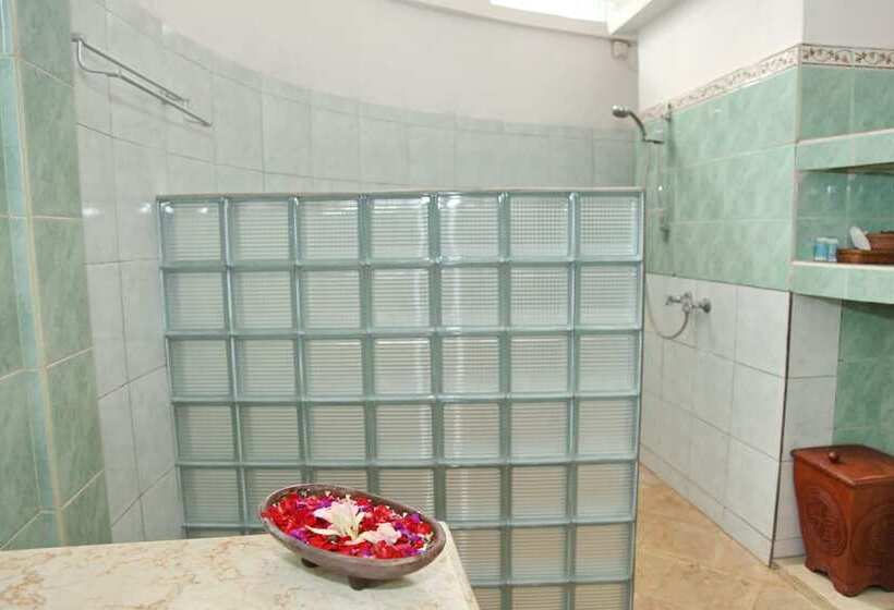 Hotel Felicianas Resort