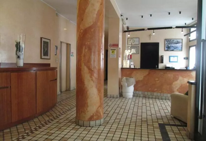 Hotelli Stazione Sul Lago Di Iseo