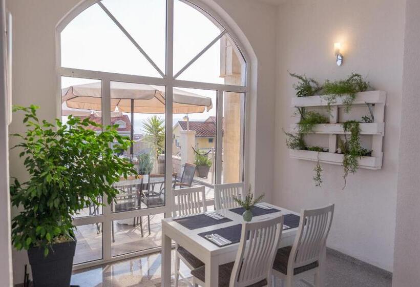 פנסיון White Stone Villa 43