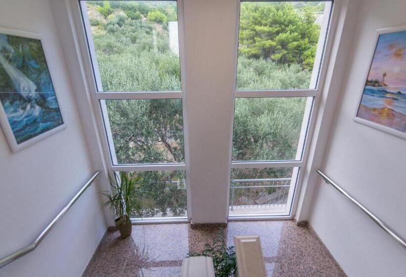 פנסיון White Stone Villa 43