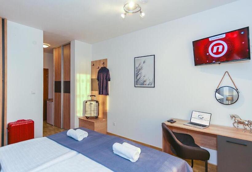 פנסיון White Stone Villa 43