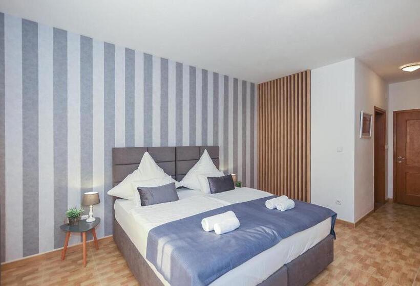 פנסיון White Stone Villa 43