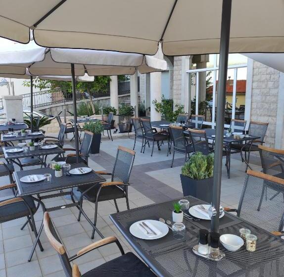 פנסיון White Stone Villa 43