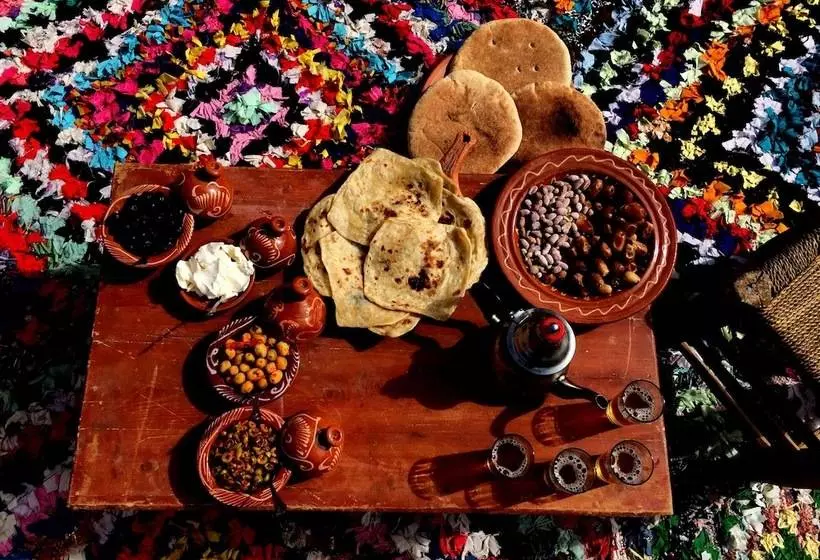 تختخواب و صبحانه Gite Entre Les Vallees